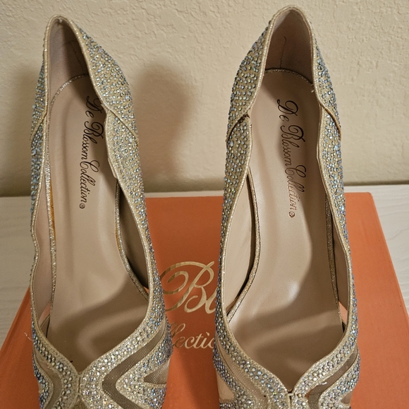 Sold..Evening /Wedding. Elegant Heels size 10. - Picture 2 of 5